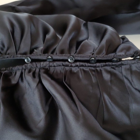 House of Harlow satiny keyhole top - Picture 3 of 8